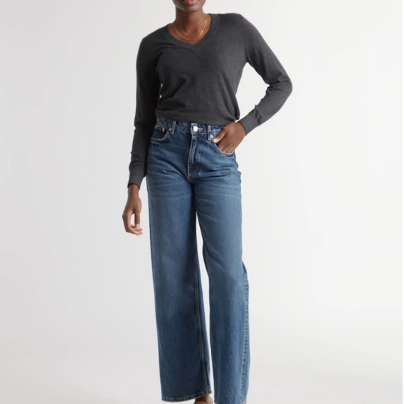 Quince Lightweight Cotton Cashmere V-Neck Sweater - Picture 3 of 5